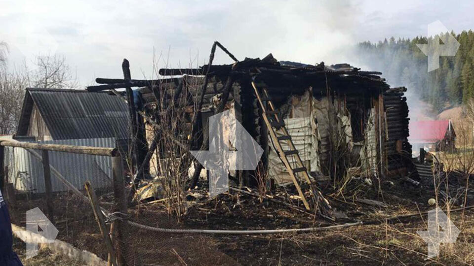 Три человека погибли при пожаре в доме в Удмуртии