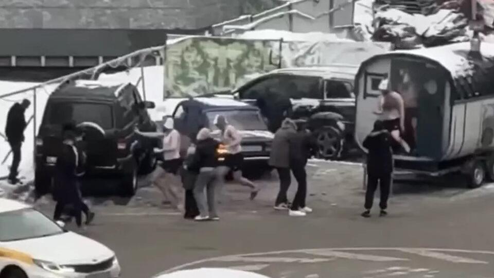 Двух москвичей, парившихся в передвижной бане около Сити, оштрафовали