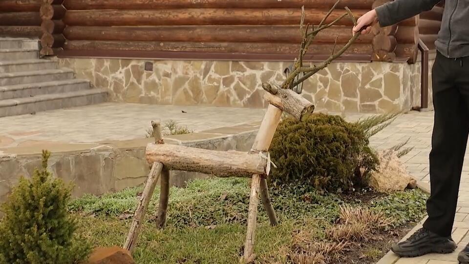 Поделки из дерева – секрет изготовления и заработка. Фото: © Кадр из программы "Купи-продай", РЕН ТВ