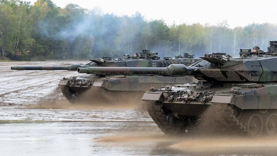Медведев назвал позором обсуждение поставок танков Киеву в Давосе
