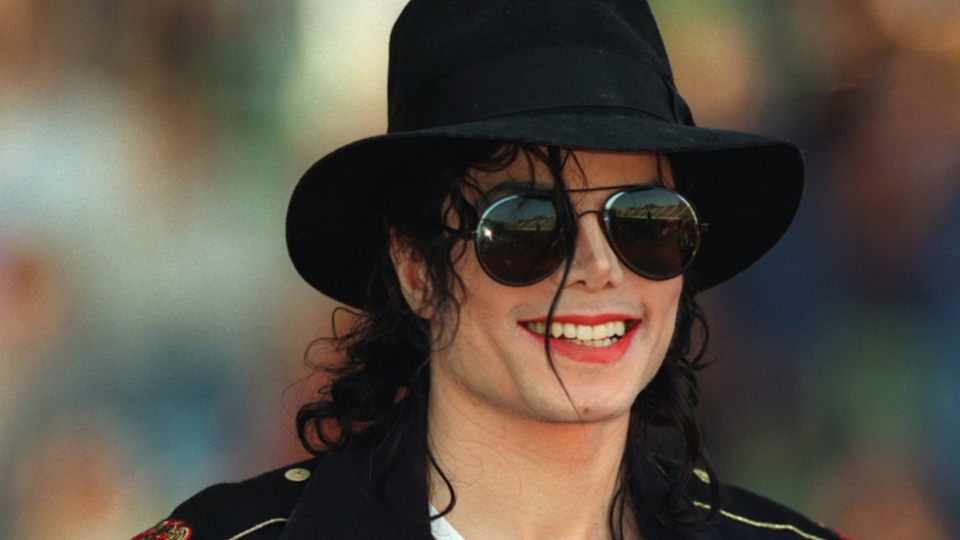 Заявление на паспорт Майкла Джексона захотели продать за 5 млн рублей