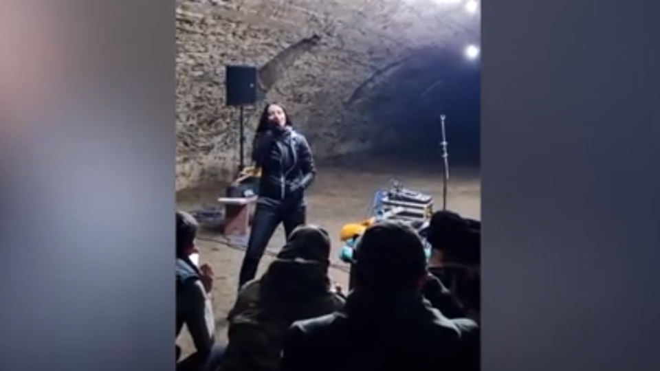 Мара спела для российских бойцов в освобожденной Авдеевке