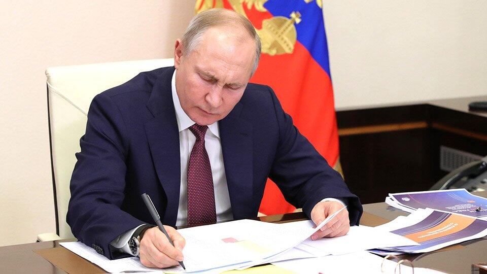 Путин утвердил критерии для оценки эффективности глав регионов