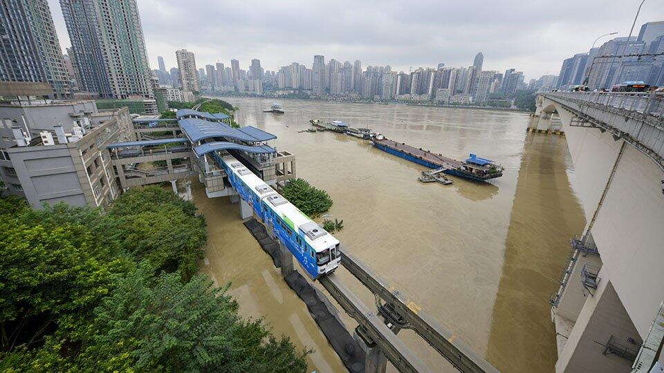 Сильнейшее за 80 лет наводнение затопило китайский мегаполис