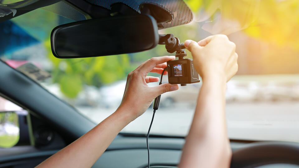 Как подключить видеорегистратор в машине своими руками