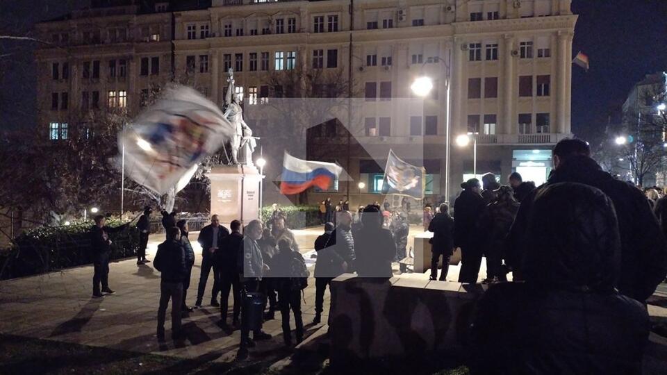 Тысячи сербов в центре Белграда протестуют против европейской политики