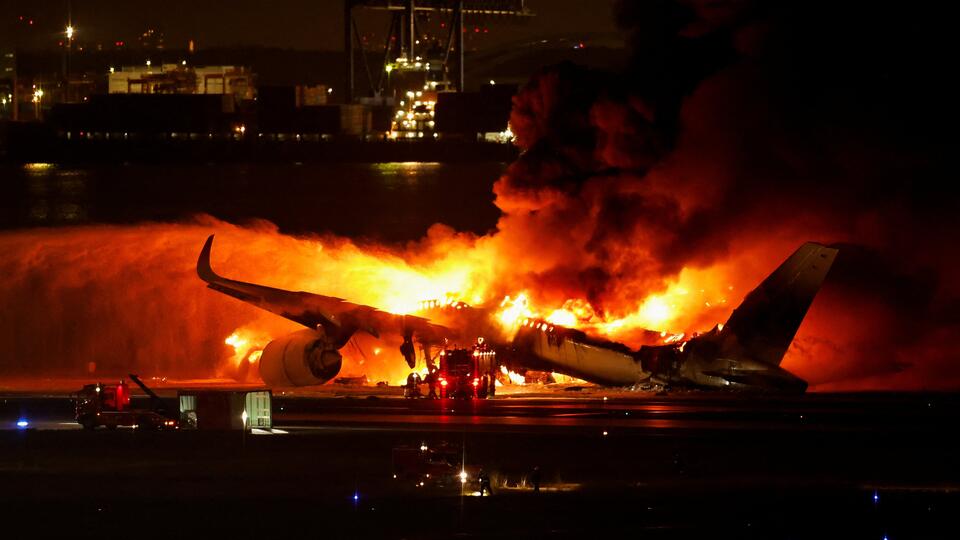Airbus столкнулся с самолетом береговой охраны в Токио: что известно