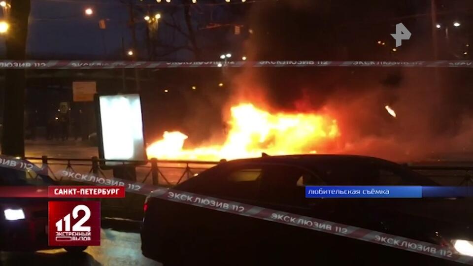 Взрыв газовых баллонов уничтожил автомобиль в Петербурге