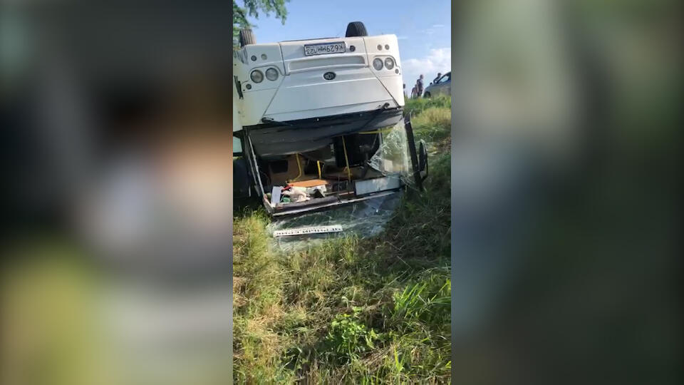 Семь человек пострадали в ДТП с автобусом и двумя авто на Кубани