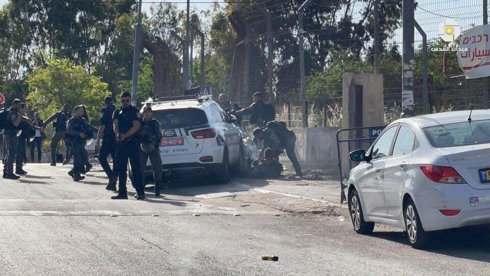 В Иерусалиме автомобиль протаранил полицейских