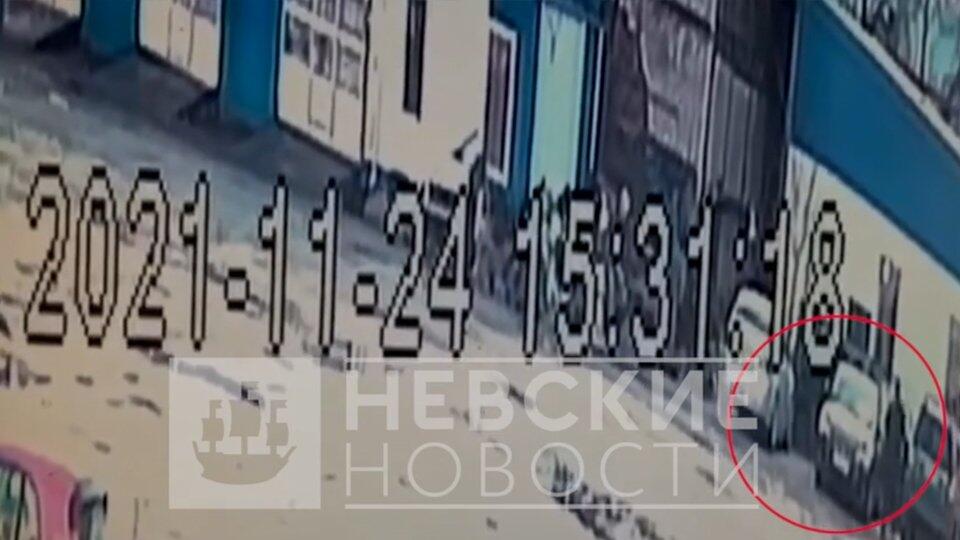 В Петербурге у Ганса Христиана Андерсена угнали Tesla