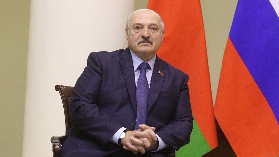 Лукашенко заявил, что Белоруссия сохранит "многовекторную политику"