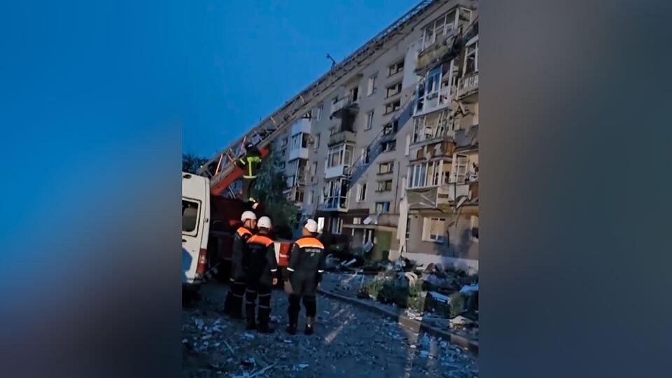Четыре человека пострадали в результате удара ВСУ по жилому дому в Токмаке