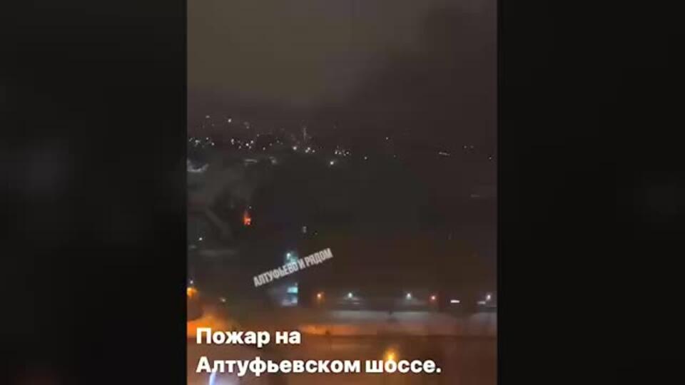 Ангар с дизельным топливом загорелся на северо-востоке Москвы