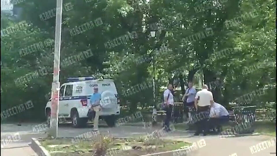 Видео с места убийства трех человек у вокзала в Екатеринбурге