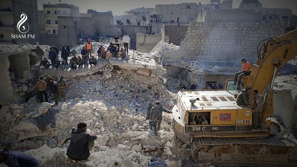 В Алеппо обрушился дом, погибли 17 человек