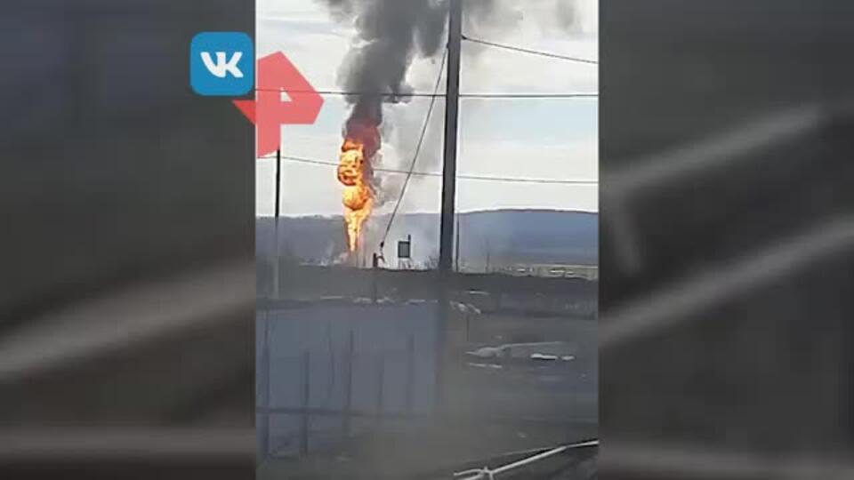 Факельное горение: очевидцы сообщают о крупном пожаре в Абинске