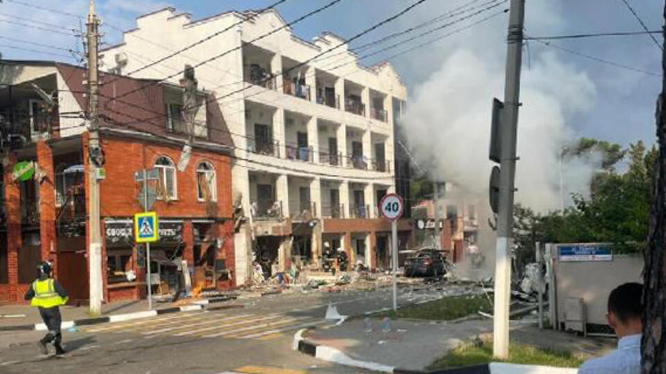 Власти Геленджика вывезли гостей из отеля, где произошел взрыв