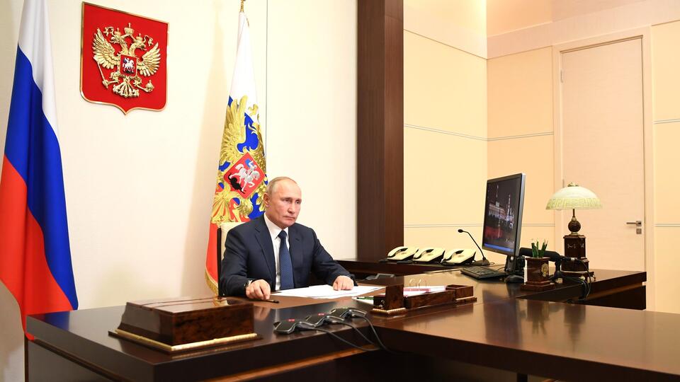Путин назвал неожиданным отказ Пашиняна от прекращения боев в Карабахе