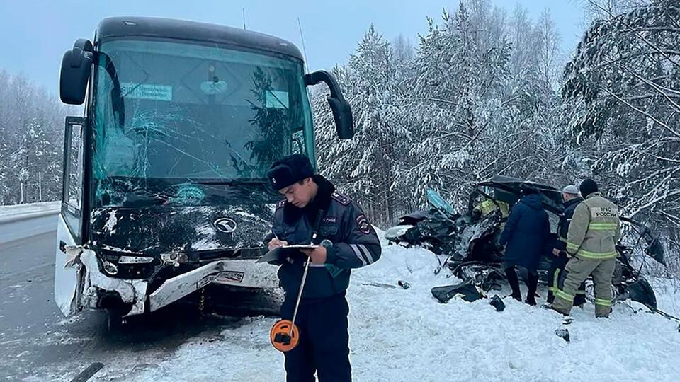 4 человека погибли в ДТП с автобусом в Свердловской области