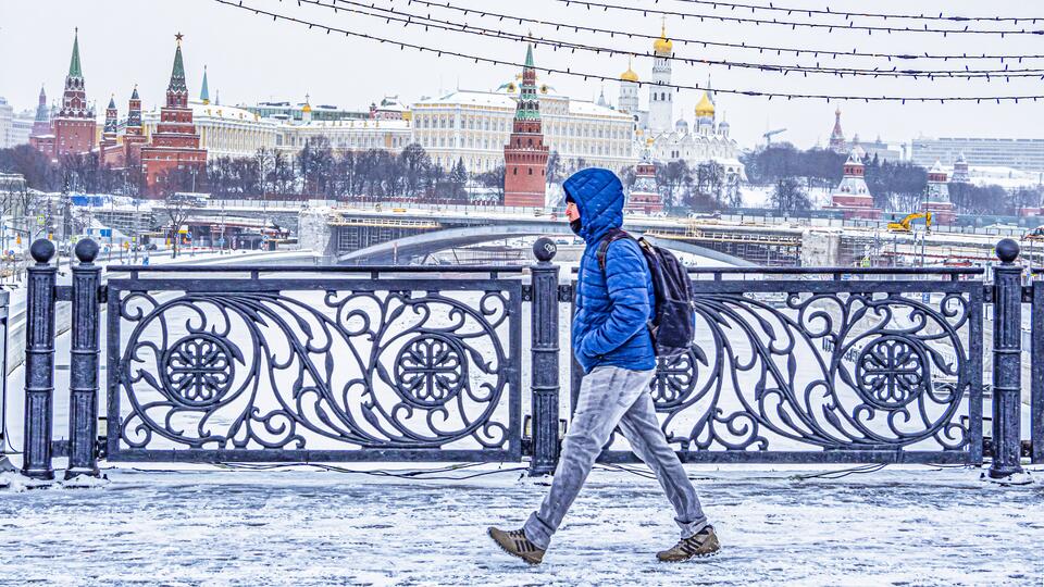 11 градусов. Константин Кокошкин фотограф Москва. Москва в феврале фото. Ковид в Москве. Столицы Москва и Питер когда.