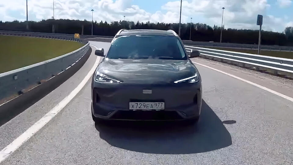 Тест-драйв Geely EX5. Фото: © Кадр из программы "Минтранс", РЕН ТВ