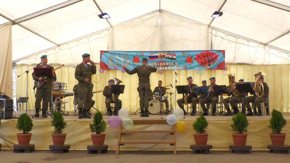 Женщин-военных поздравили с 8 марта на авиабазе Хмеймим