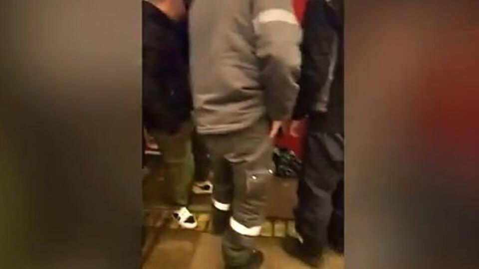 Мужчина застрял между поездом и перроном в Москве