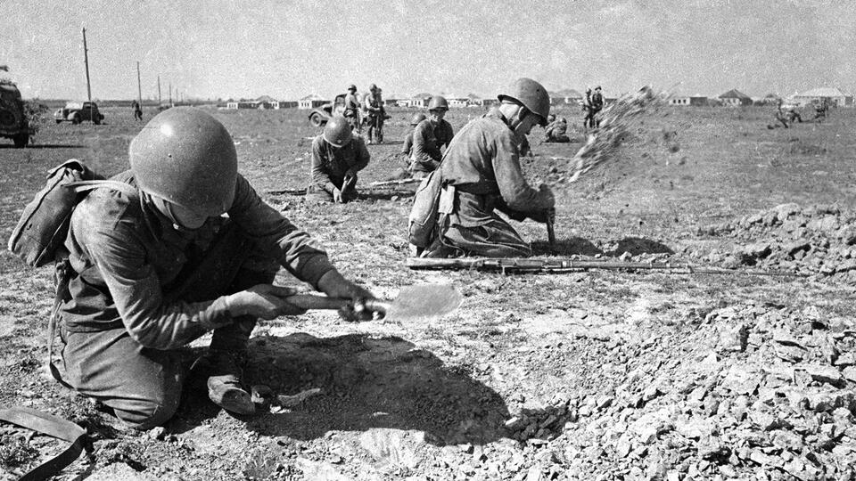 От бронещита до бронежилета с экзоскелетом. Фото: © РИА Новости/Георгий Зельма