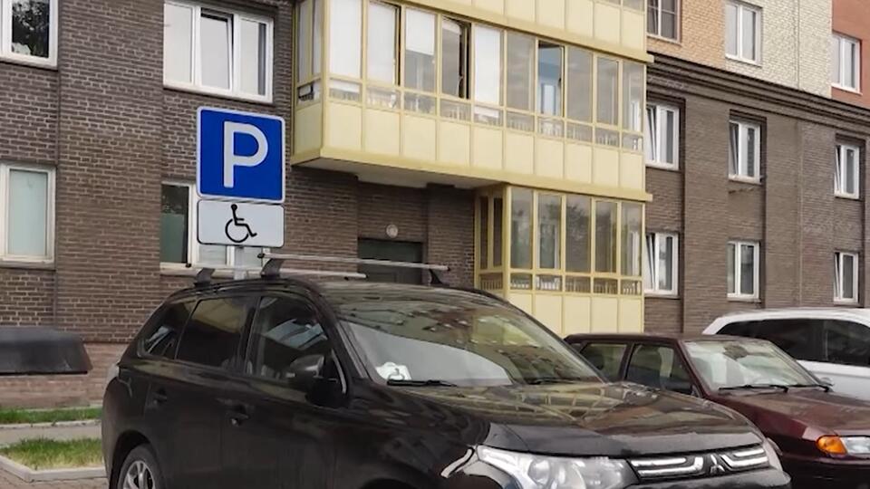 В Красноярске разразилась война за парковочные места для инвалидов