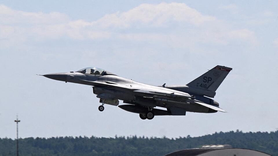 Пентагон назвал передачу Киеву истребителей F-16 вопросом 