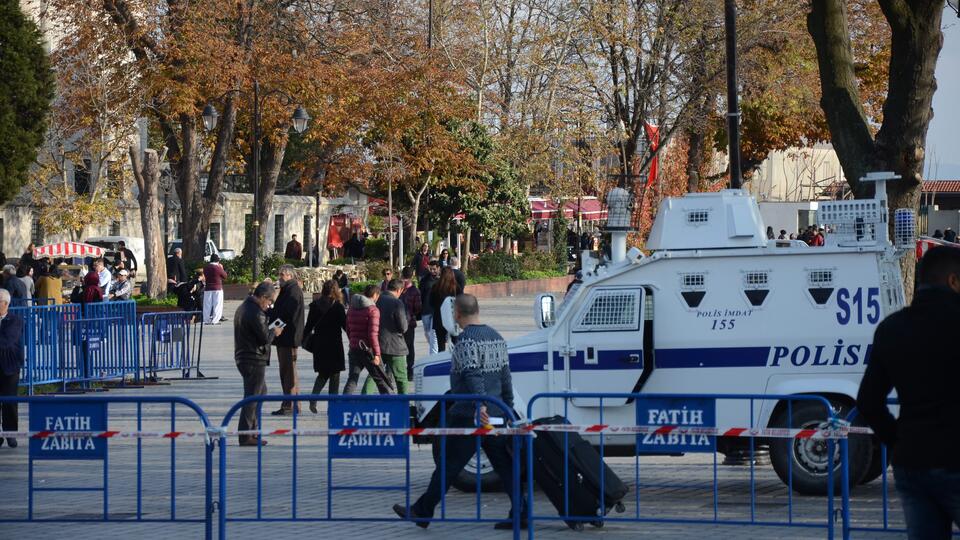 Учителя в Стамбуле начали забастовку после убийства директора школы