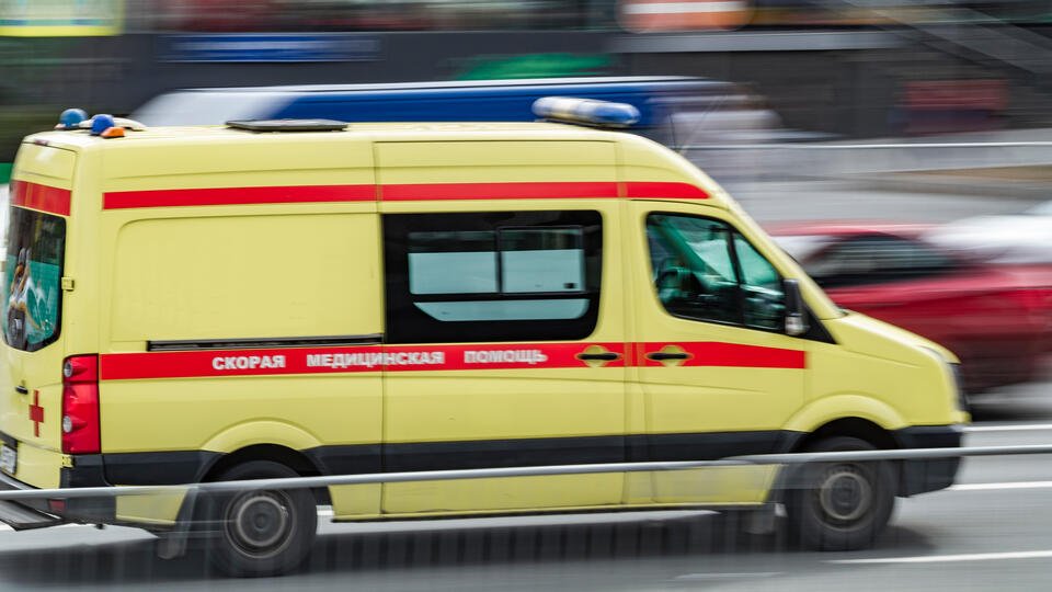 Малыш попал в больницу после потери сознания в бассейне в Москве