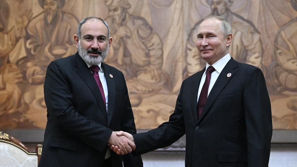 Путин обсудил с Пашиняном ситуацию в Лачинском коридоре и Карабахе