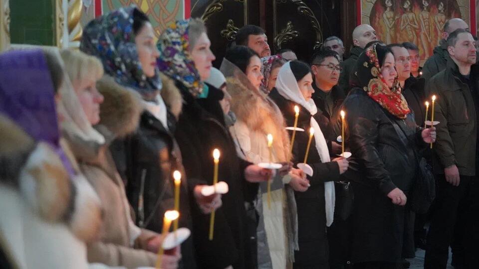 Жители ДНР и Сергей Кириенко встретили Рождество в одном из храмов республики