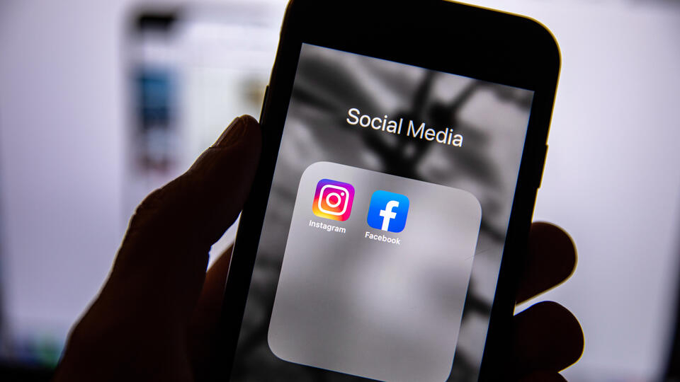 Песков: Маловероятно быстрое возвращение Facebook и Instagram в Россию