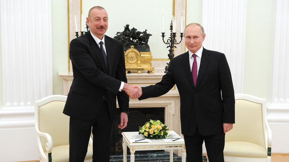 Алиев поздравил Путина с победой на президентских выборах