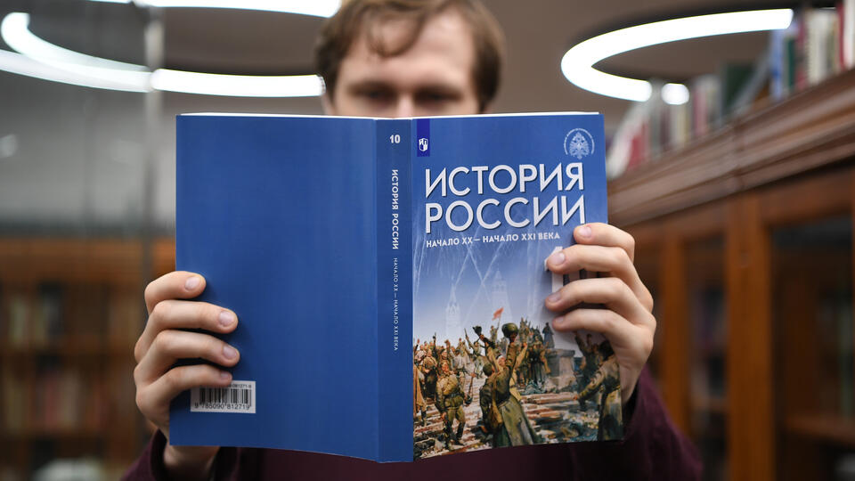 Мединский предложил отправить его учебник истории сотрудникам СБУ для прочтения