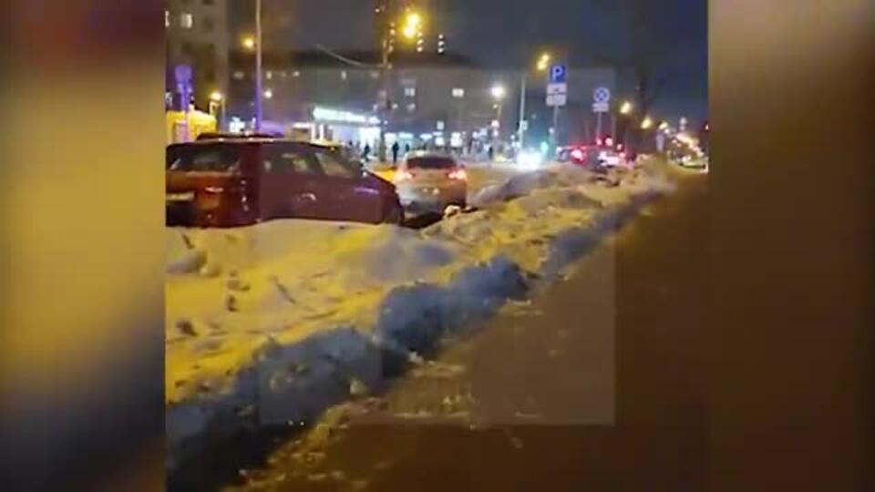 Водитель протаранил припаркованные автомобили в Новогиреево