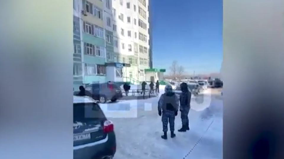 Стрелявший с балкона в ХМАО мужчина работал в местной администрации