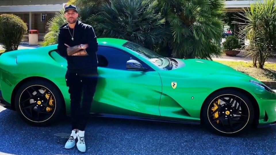 Как автомобили Ferrari стали символом скорости и итальянской страсти. Фото: © Кадр из программы "Момент в истории", РЕН