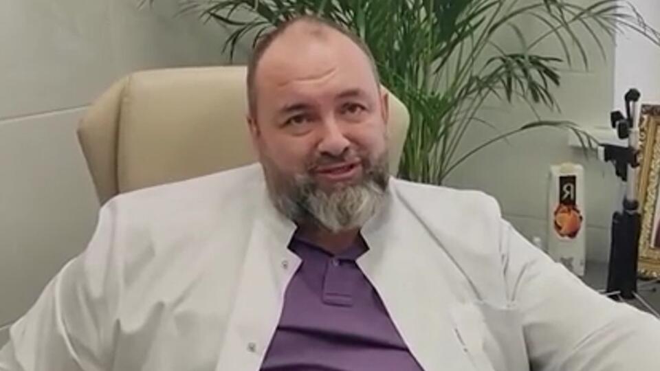 Мычит по-тибетски: пациенты жалуются на врача, лечащего рак мантрами