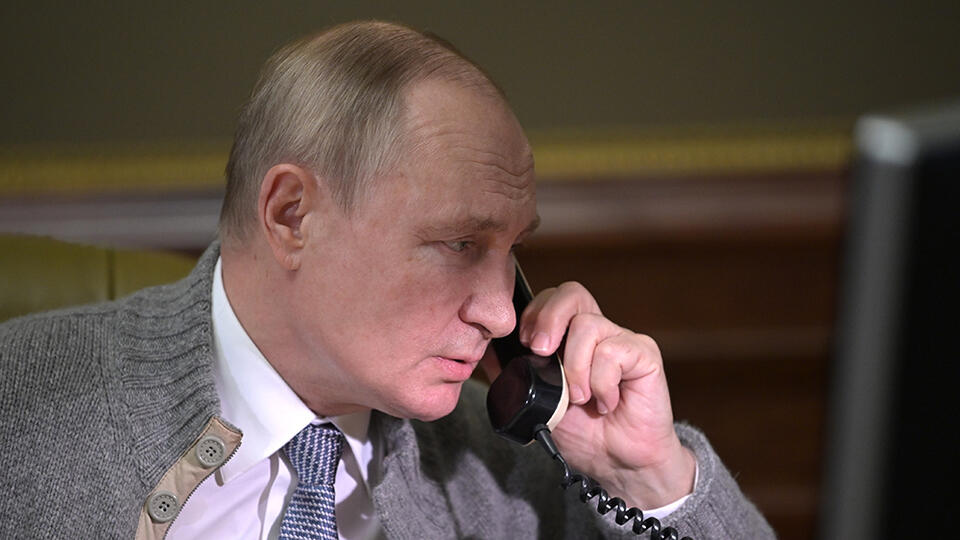 Путин призвал Макрона и Шольца повлиять на Киев
