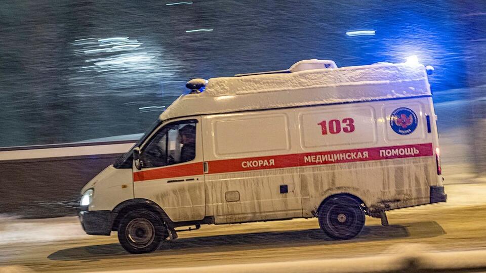 Автомобиль сбил 15-летнюю школьницу в Петербурге