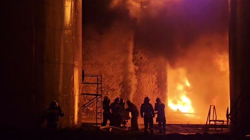 Ликвидировано возгорание на нефтебазе в Курской области