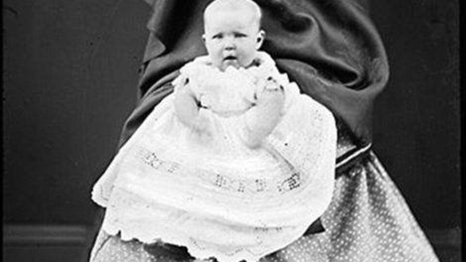 Фото спрятанная мать Викторианская эпоха. Голопупики Старая фотография. Почему старые фотографии были розовыми.