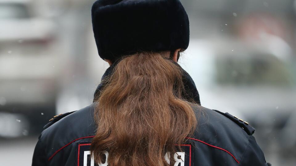 Задержанный ударом головы разбил лицо девушке-полицейскому в Вологде