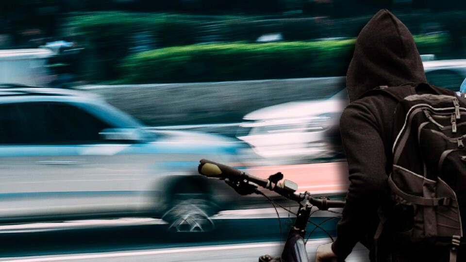 Мотоциклист догоняет велосипедиста скорость