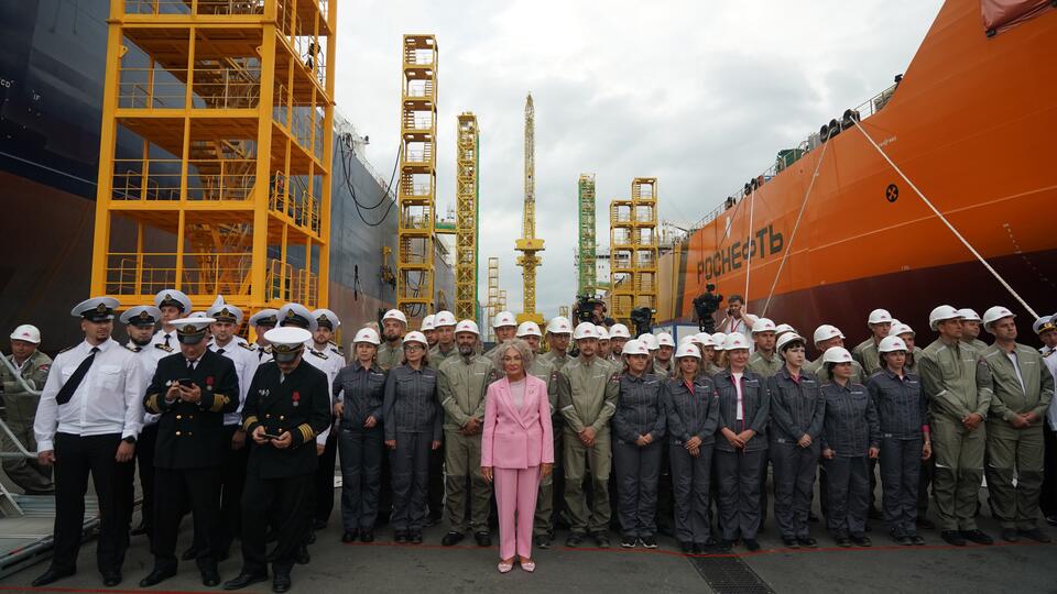 Два уникальных танкера российского производства получили имена