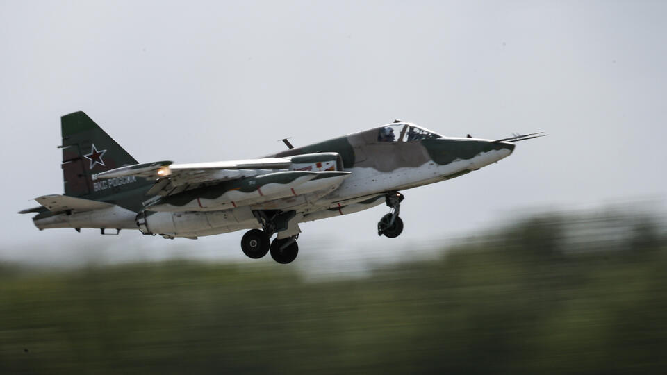 Самолет Су-25 разбился во время учебно-тренировочного полета в Приморском крае